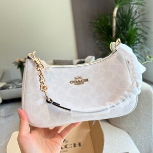 Coach Elegant White Shoulder Bag with Gold Chain